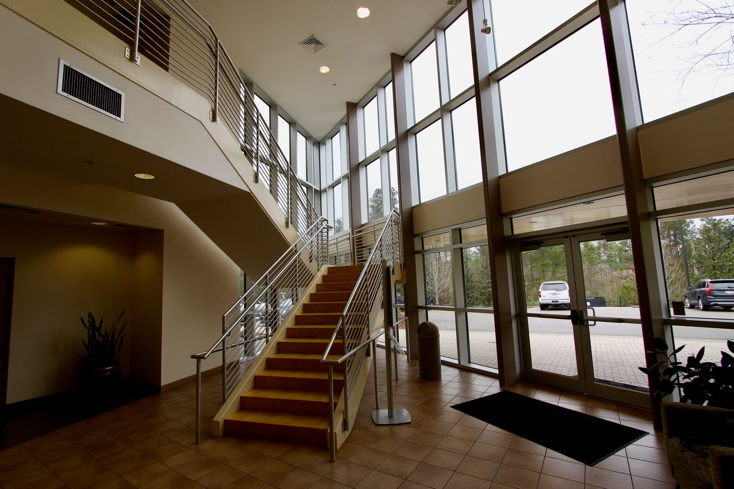Class A Office/Medical : 2 Southern Point Pkwy, Hattiesburg, MS 39401